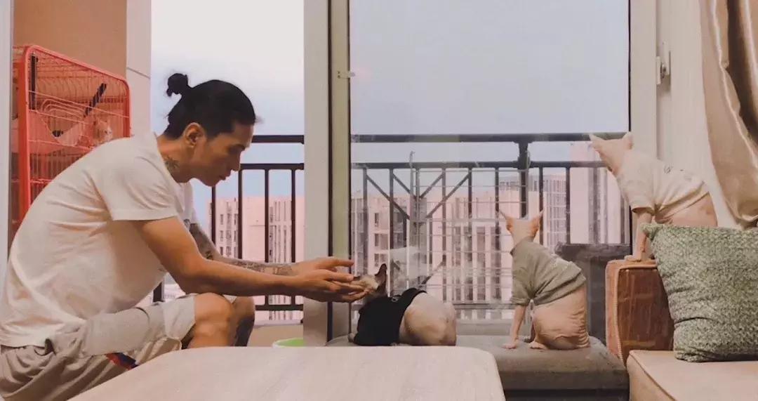 NOV007|饲养员@冯早早