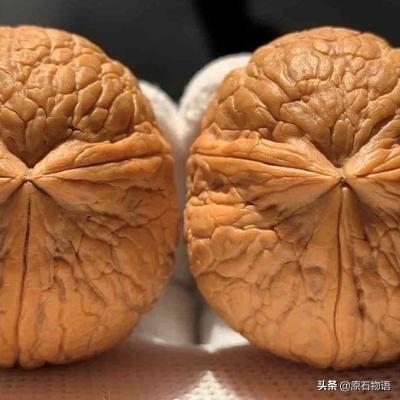 盛世收藏乱世金，文玩核桃与金丝楠高位崩盘。