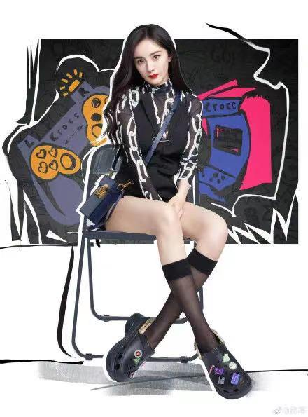 大哥最爱的洞洞鞋，女孩怎么抢着穿？