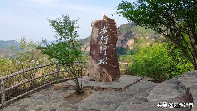 这条悬在崖壁上的河床，比壁挂公路更艰巨