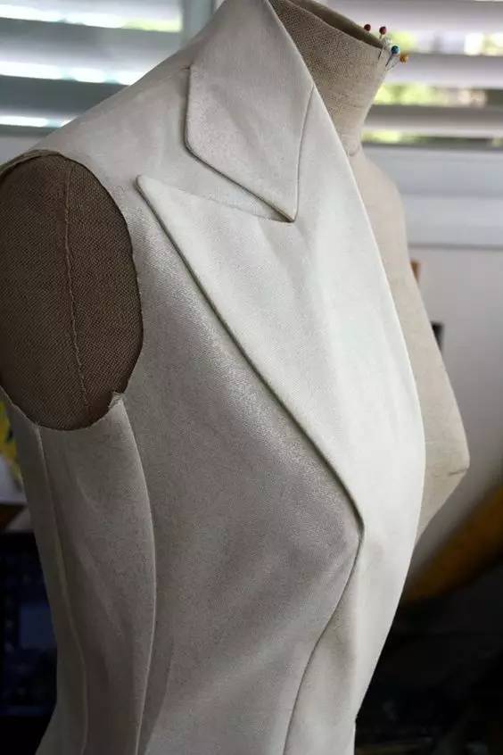 服装设计立体裁剪用什么纸,服装设计立体裁剪作业