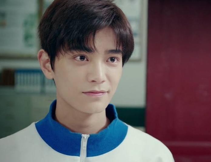 你以为很帅却很幼稚的行为,初中男生自以为很帅的行为手势