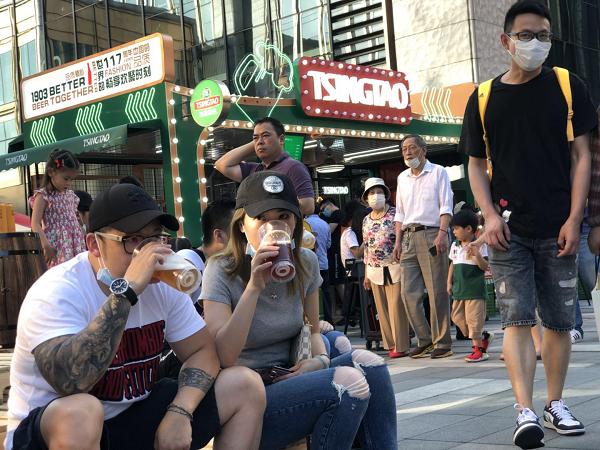 青岛啤酒街边店,青岛卖啤酒地方