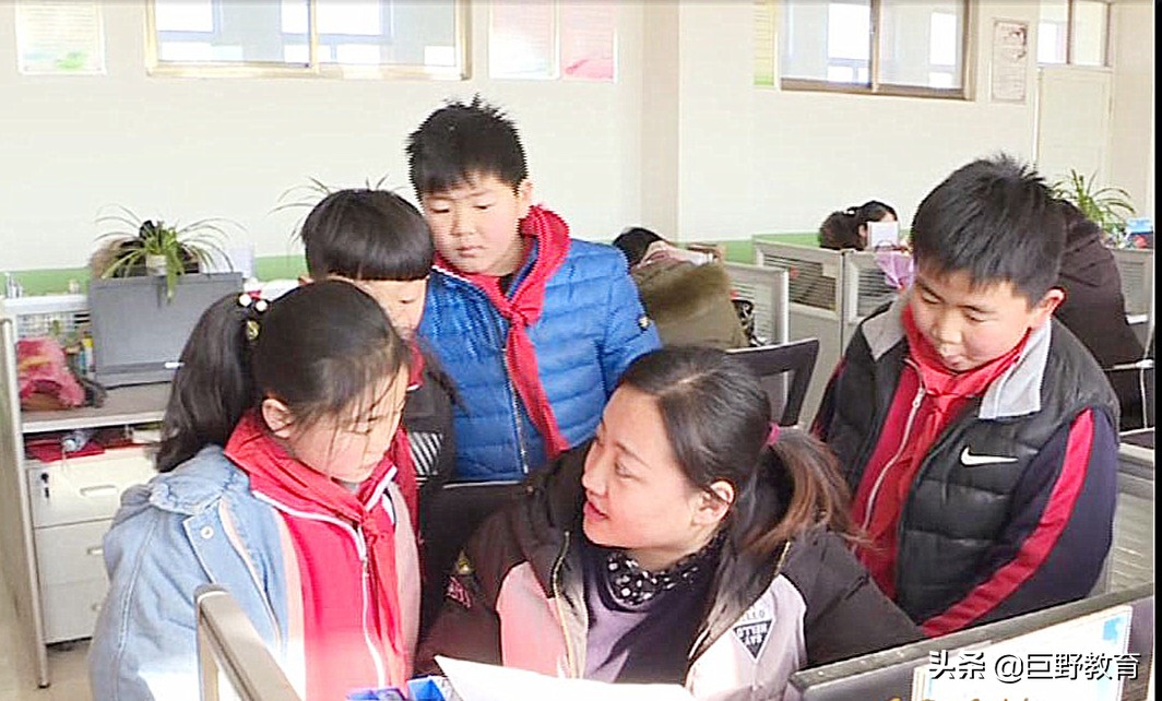 王鸣亚：无私奉献用爱铺就教育路