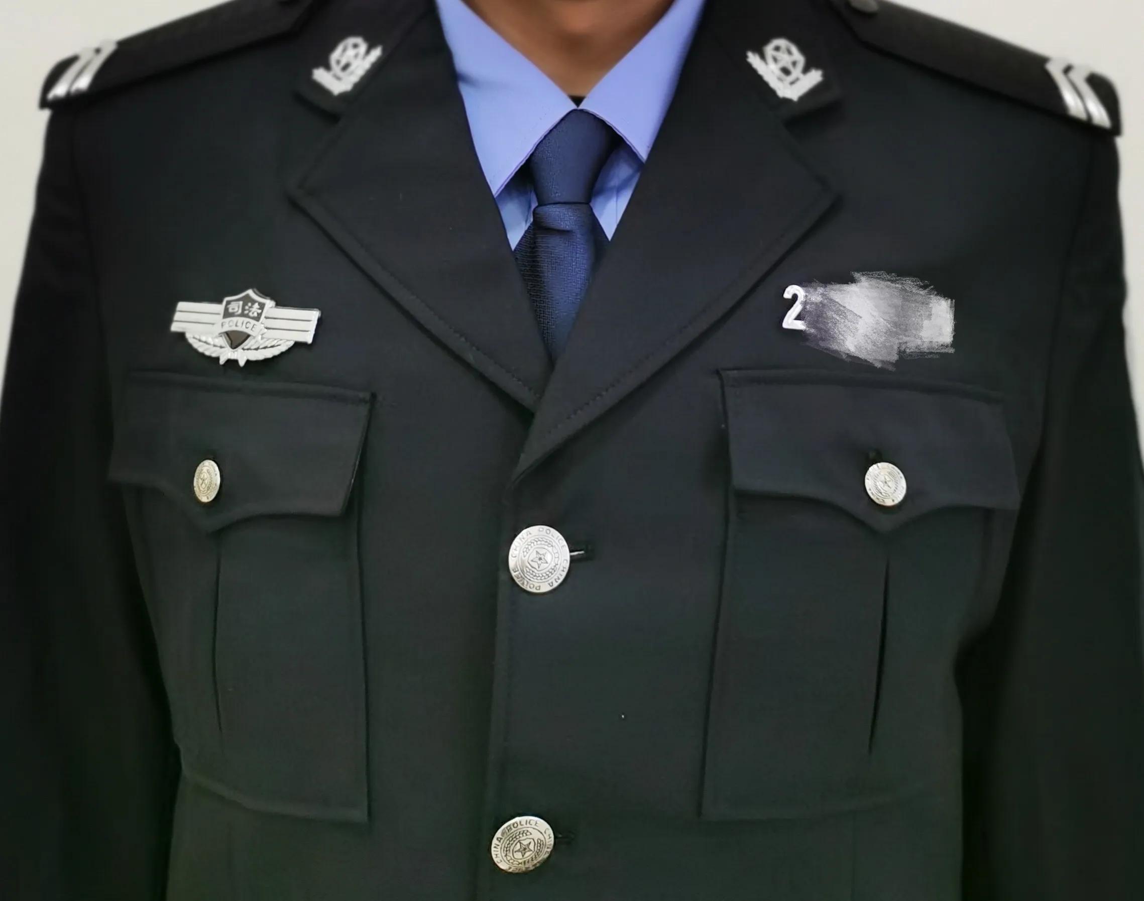 70年代穿白色警服的警察一身正气,监狱警察警服变迁史