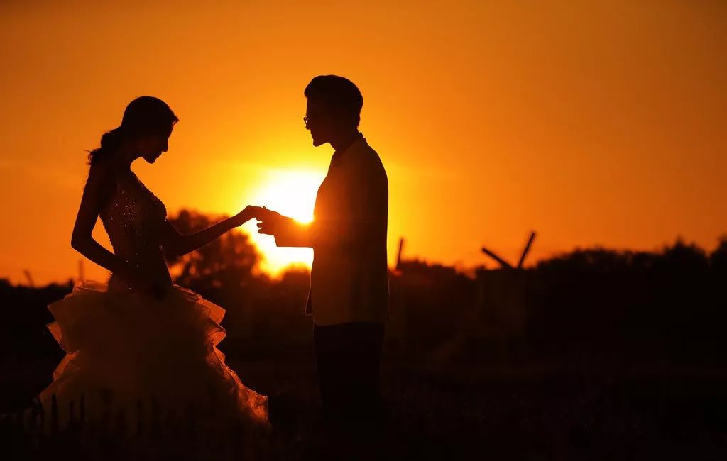 这届的年轻人不愿结婚,这届年轻人对婚姻没信心