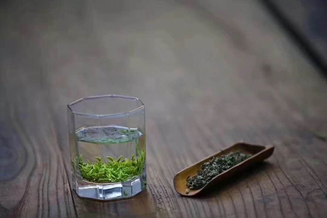 用100℃的水冲泡绿茶容易导致什么,绿茶的三种冲泡方法简单粗暴又快