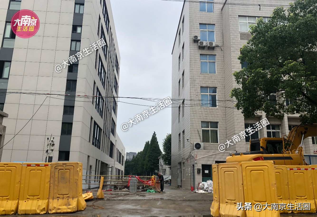 南京迎来一所能看江景的小学,但旁边规划的中学有点头疼