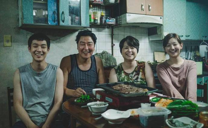 《上流寄生族》女主角原来是“韩版舒淇”被封“韩国第一*星艳**”