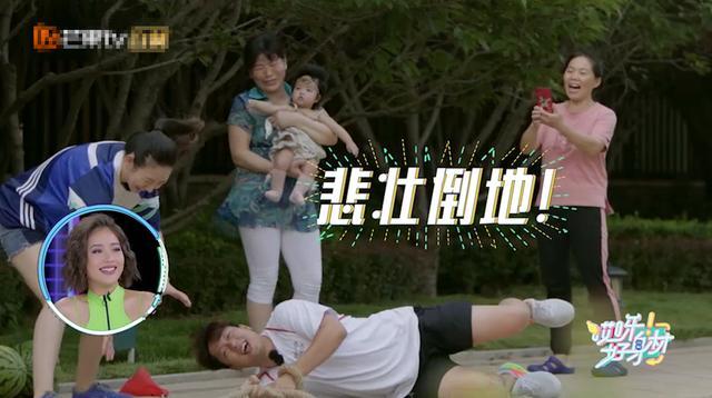 凌潇肃小女儿近照曝光，穿碎花小裙发型太像爹，才8个月发量惊人