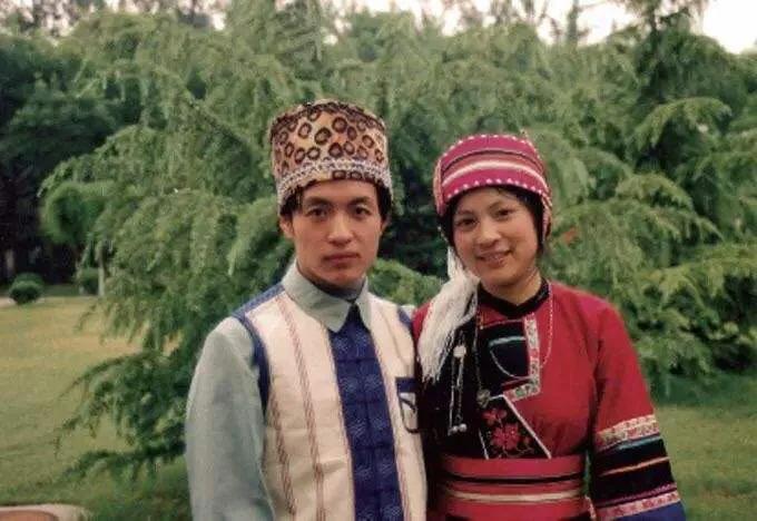 顾城杀妻弃子养情人,顾城最后为什么杀妻弃子