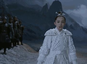 懒人纠正驼背的方法,改善圆肩驼背天鹅颈一字肩