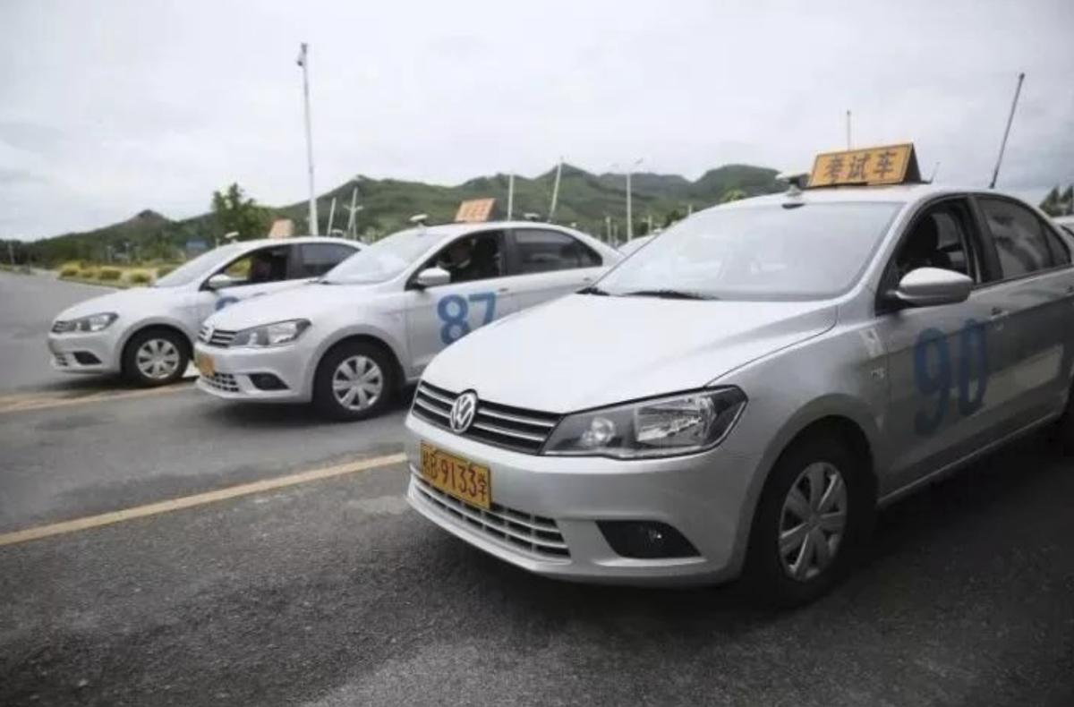 拿了驾照一直不开车驾照是否有效,拿了驾驶证一年没考还能开车吗