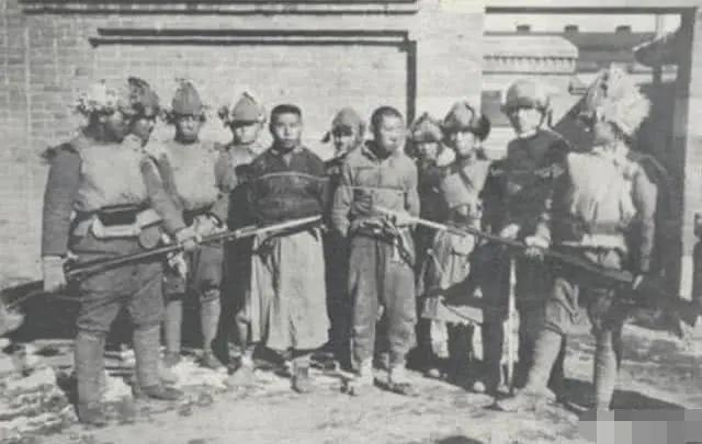 张学良的20万东北军为什么撤退,张学良当年有实力抵抗日本军吗