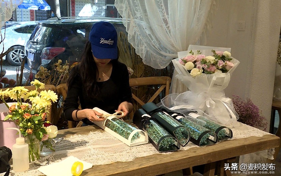 七夕临近鲜花迎来销售旺季,七夕节花店预定花活动