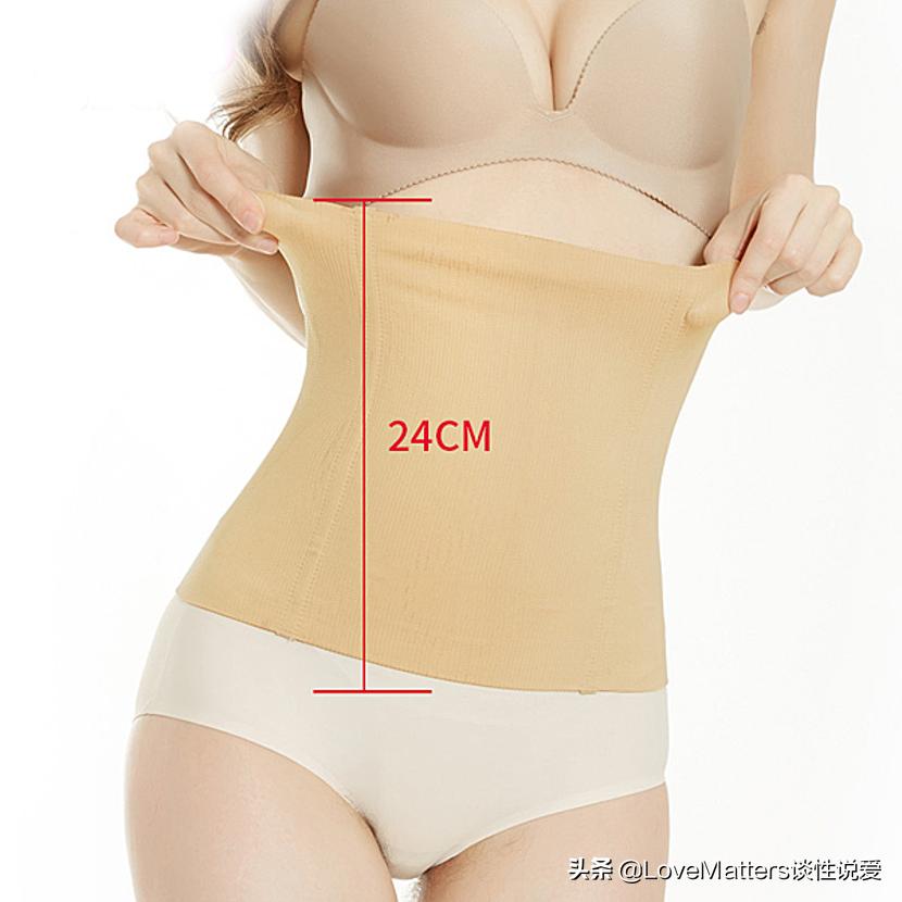 “嘿，你没穿内衣”“关你P事”