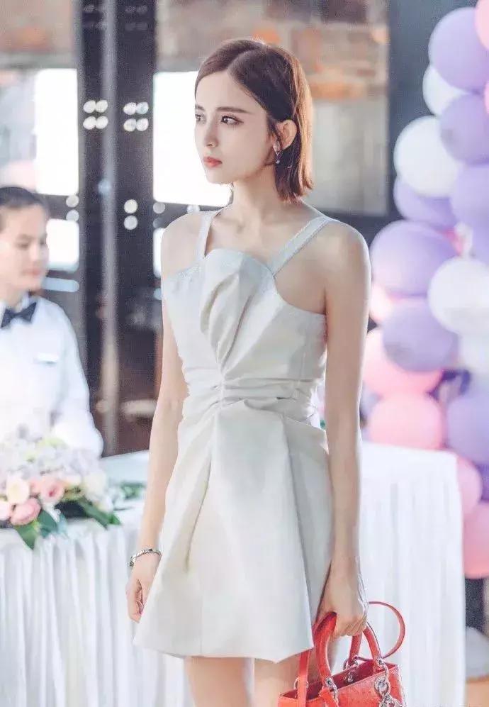 娜扎最新活动造型惊艳众人,娜扎现在惊艳写真大片