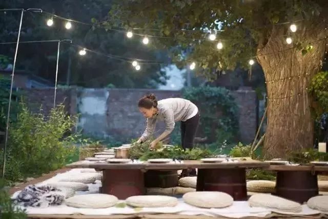 这家破厂房改造的花店,这是北京最美的小花店,明星都来拍照