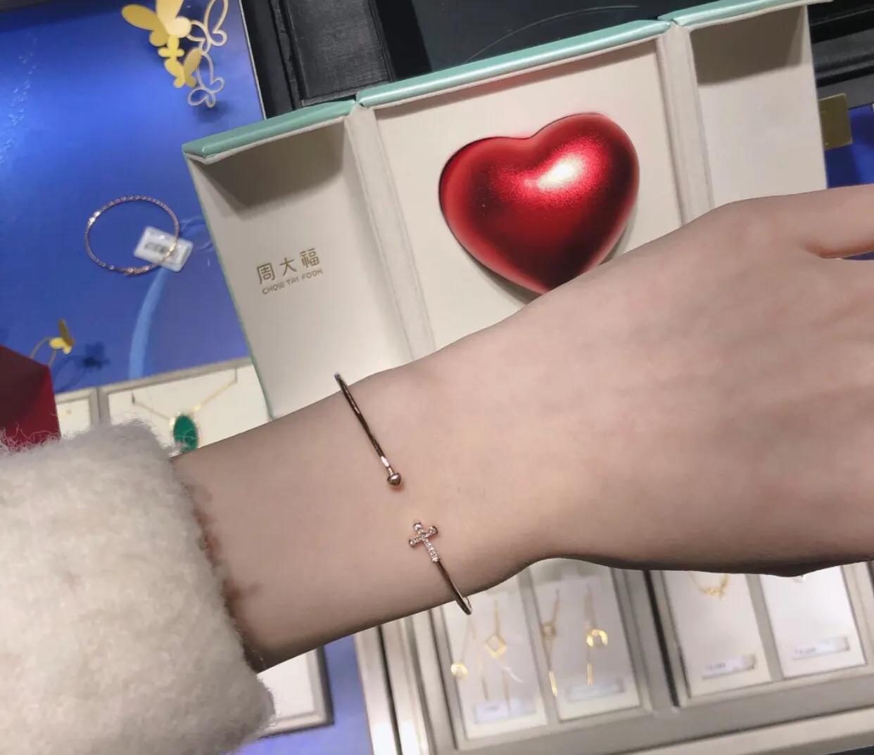 王凯代言周大福照片,赵医生王凯照片