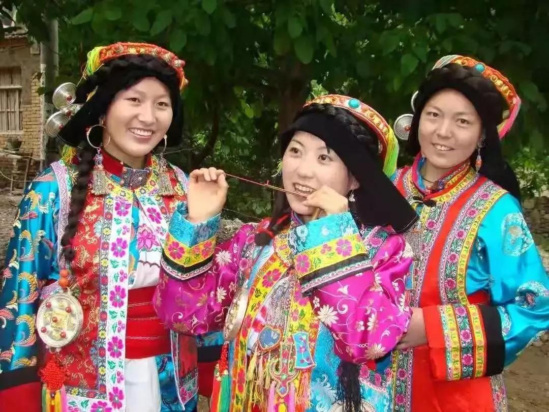 鐢樿們鐪佽垷鏇插幙钘忔棌鏈嶉グ,钘忓尯鏃呮父鏈嶉グ