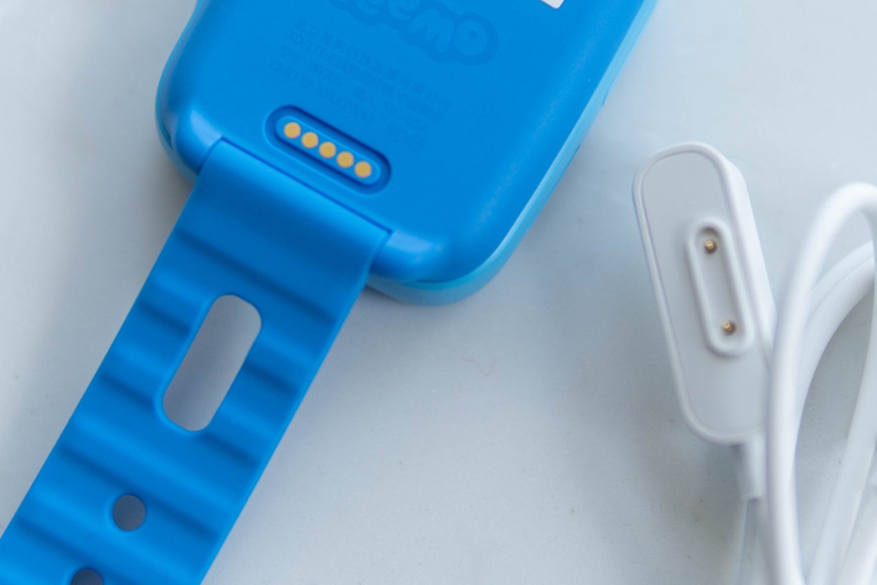 不在孩子身旁也守护安全,糖猫A10儿童电话手表,宝贝家长都喜欢