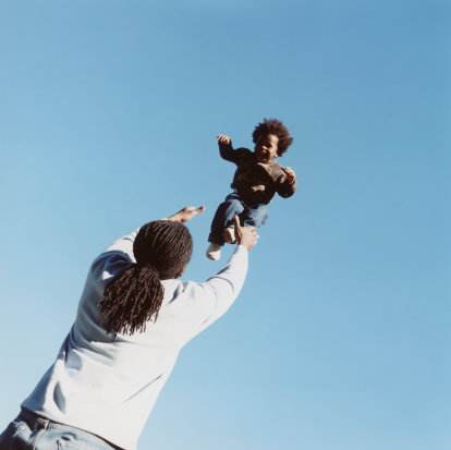 哄宝宝睡觉怎样摇晃不会影响宝宝,不要剧烈摇晃孩子哄睡
