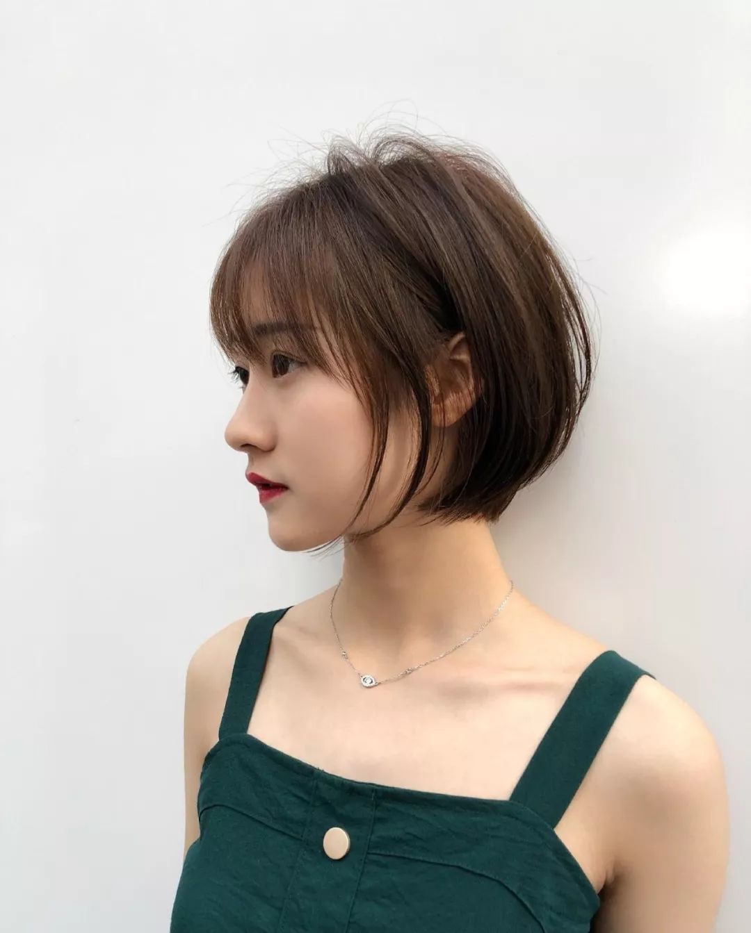 什么样的发型好看又显脸白,适合小脸显白的发型