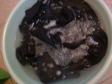 新衣服褪色怎么洗才不掉色,新衣服第一次怎么洗不褪色