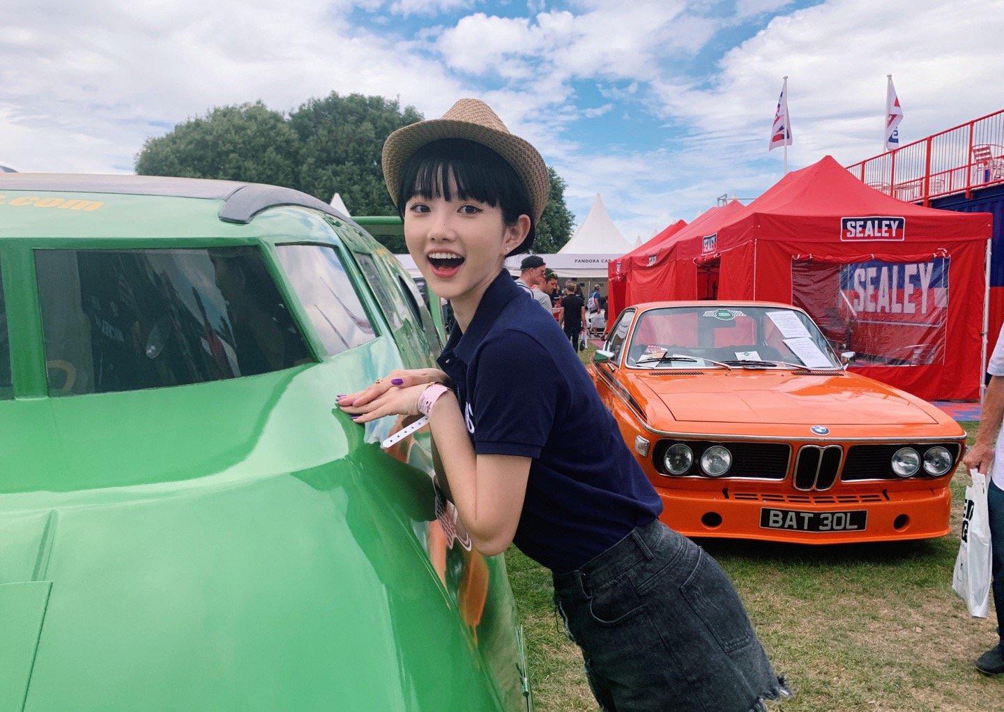 “过气”十年,凭什么她发个问号也能上热搜?