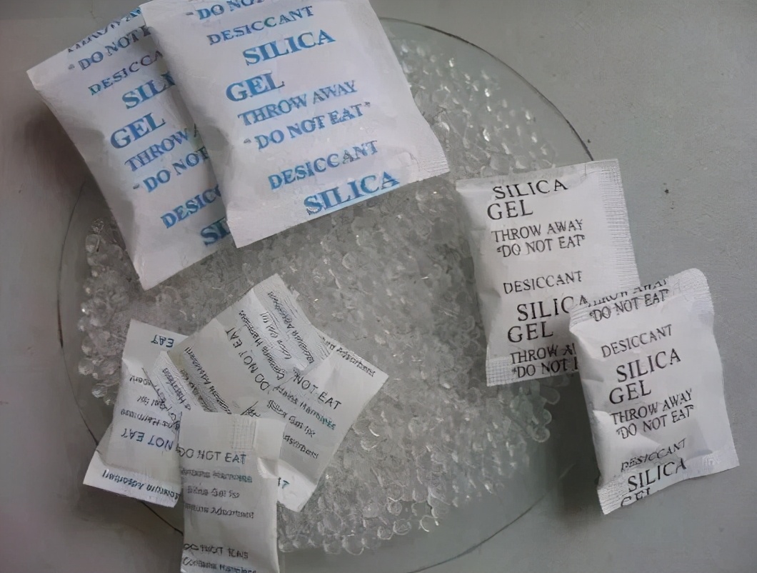 防止相机发霉防潮的简单方法,如何判断单反镜头受潮还是发霉