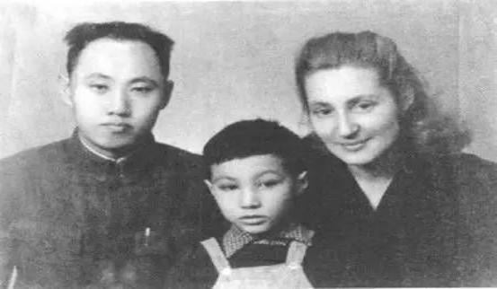 39年，一位德国女郎在行军中长满虱子，自豪道：我现在属于中国人