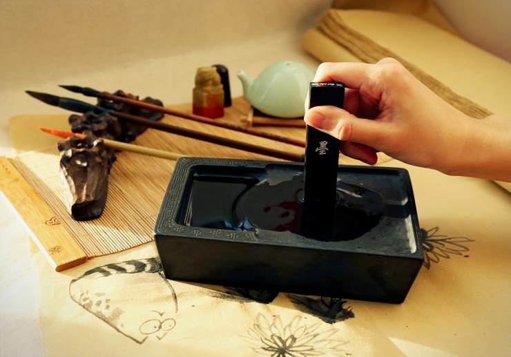 喝了一肚子水还是口渴怎么回事,喝了一点墨水怎么办