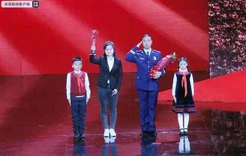 感动中国2019年度人物热血故事作文素材近5年颁奖辞，授之以渔