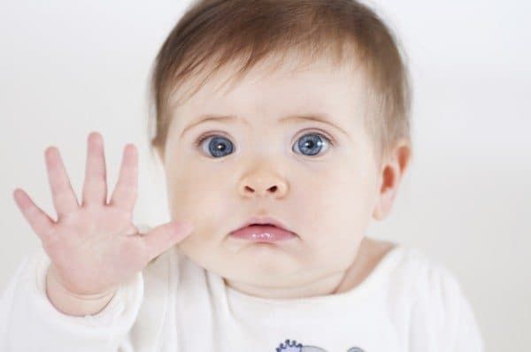 婴儿母乳喂养抗拒奶粉怎么解决,母乳宝宝拒奶一喂就哭