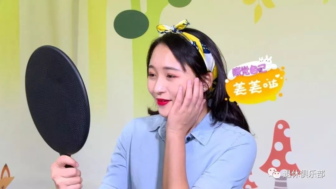 带衣领秋天丝巾的系法大全,秋天丝巾防寒各种围法