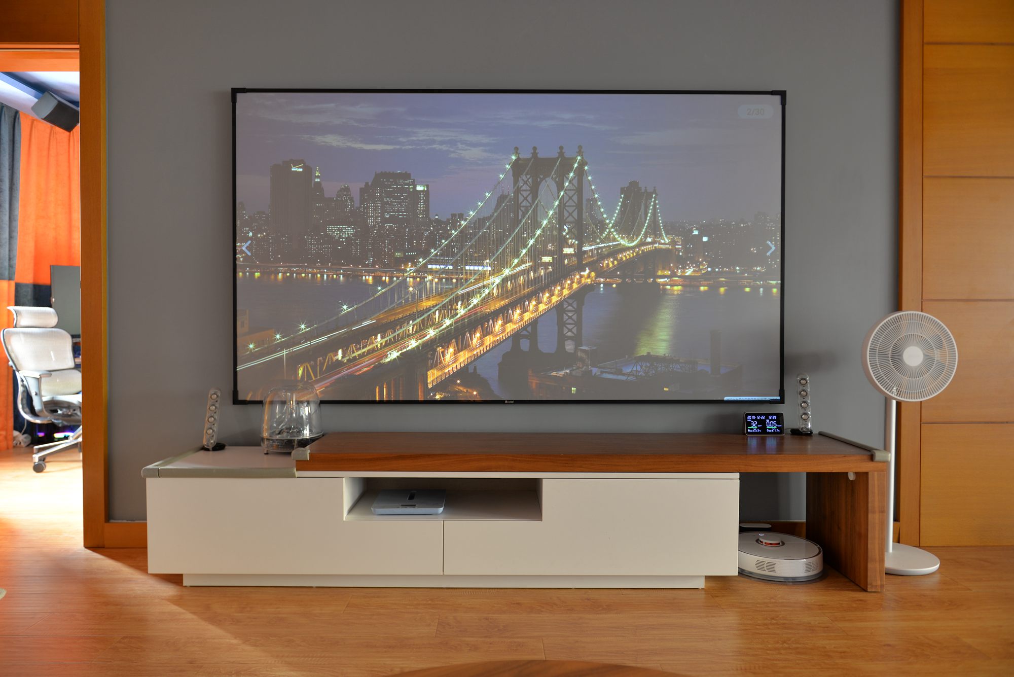 激光投影仪适合用白幕还是灰幕,2000流明投影仪适合白幕还是灰幕