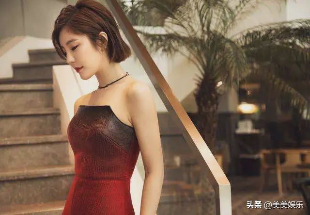 凭烂片赢来名气？官宣恋情秀恩爱，对方是个富二代？