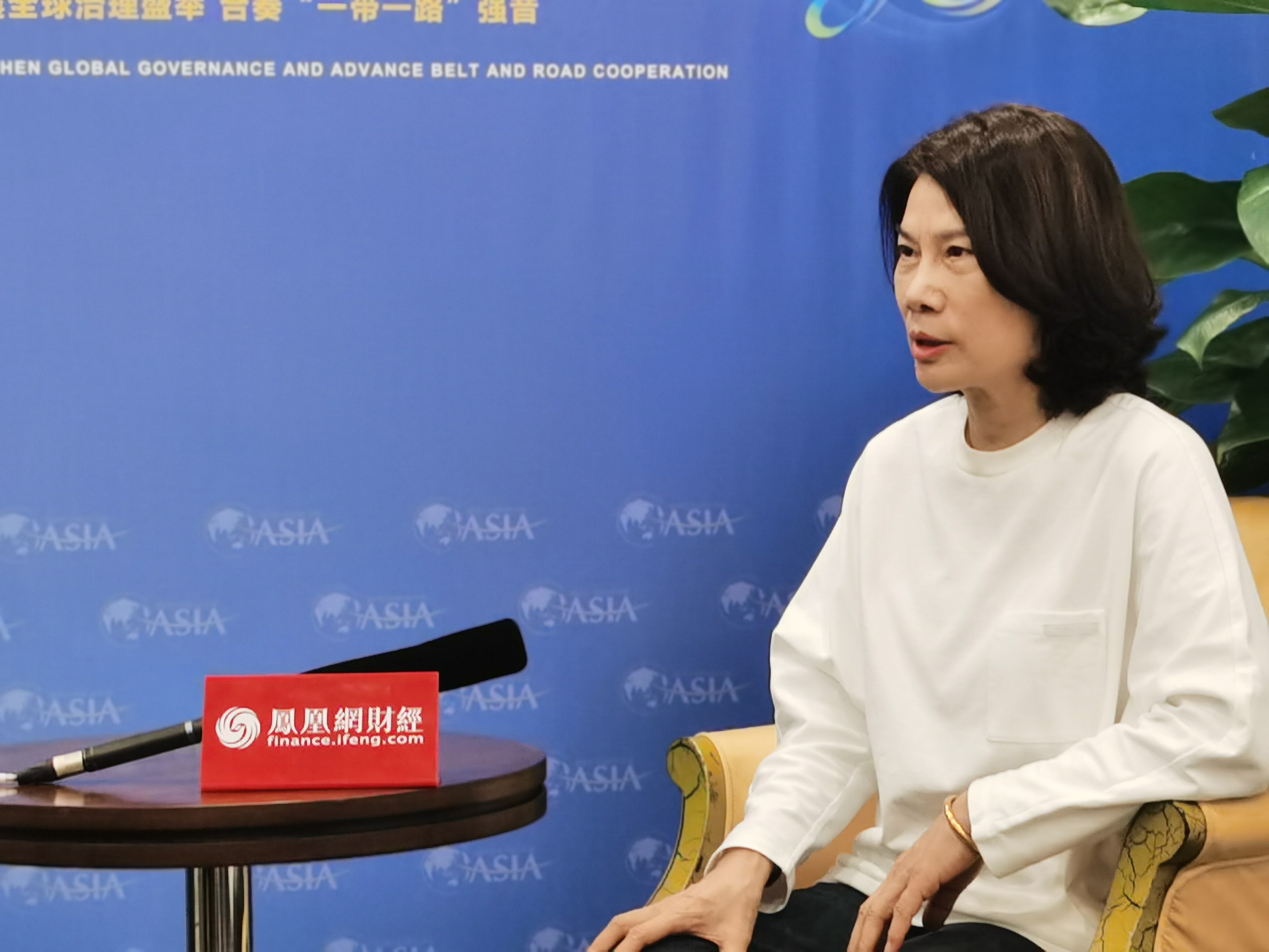 董明珠：格力3万个专卖店都要学习李佳琦的直播带货方式