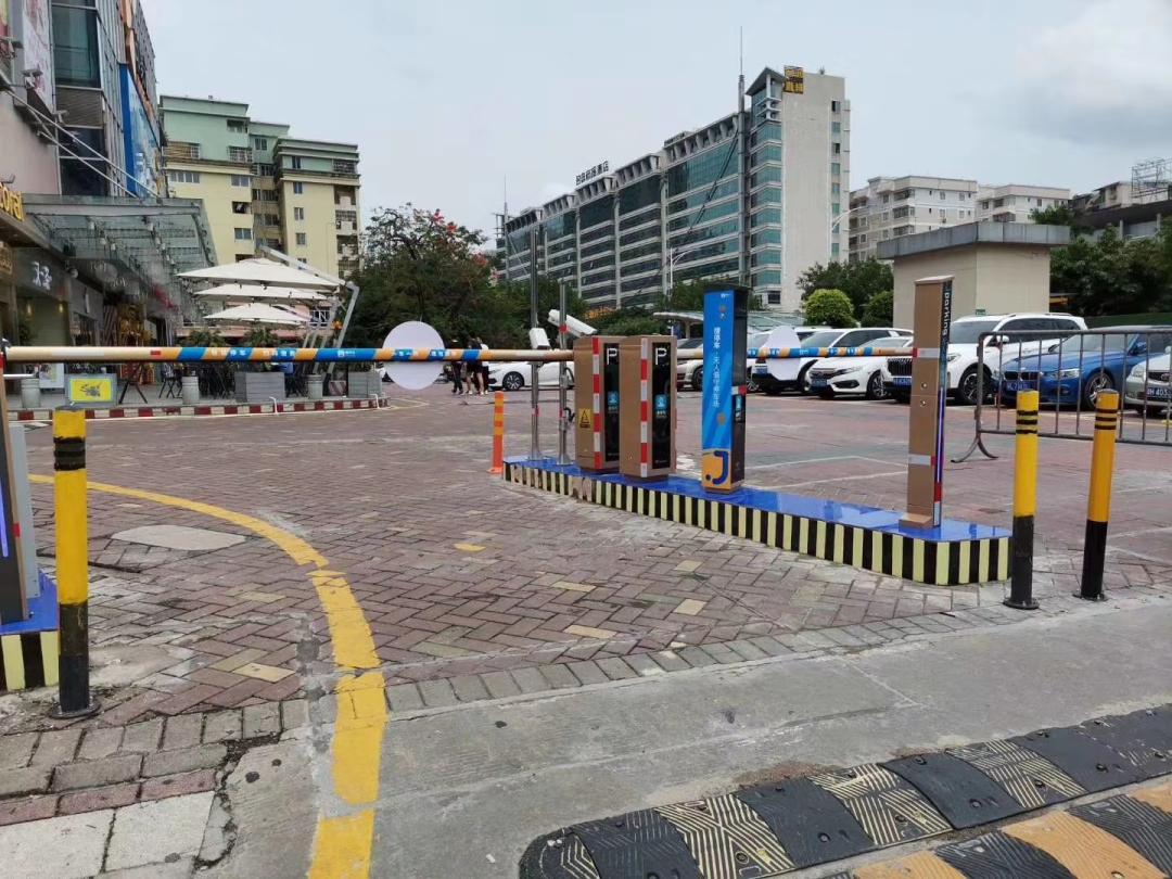 印象汇智慧停车场,肇庆印象汇停车免费3小时