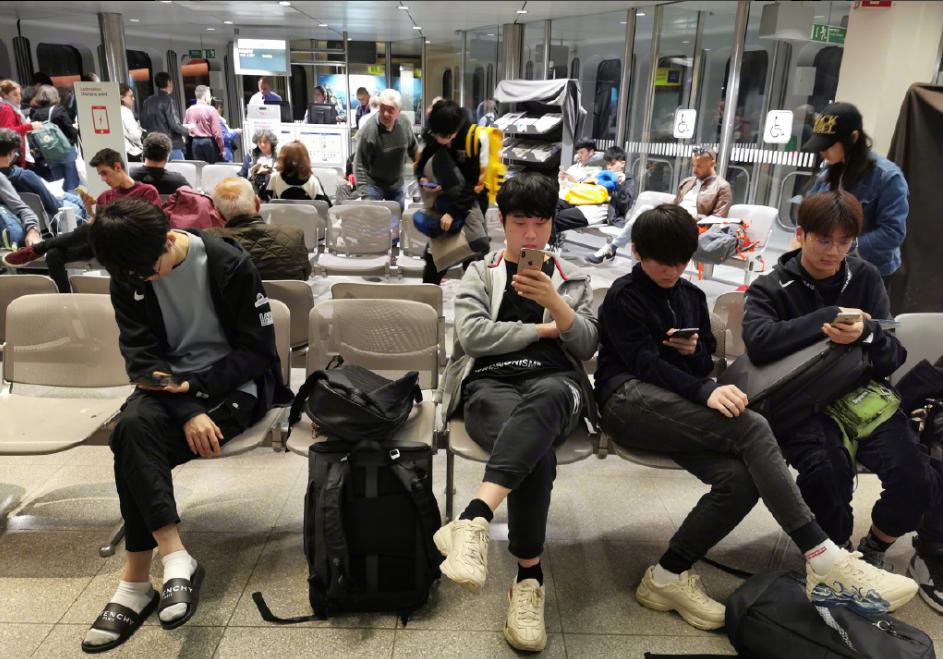 theshy和余霜悄悄话,theshy用中文接受采访余霜