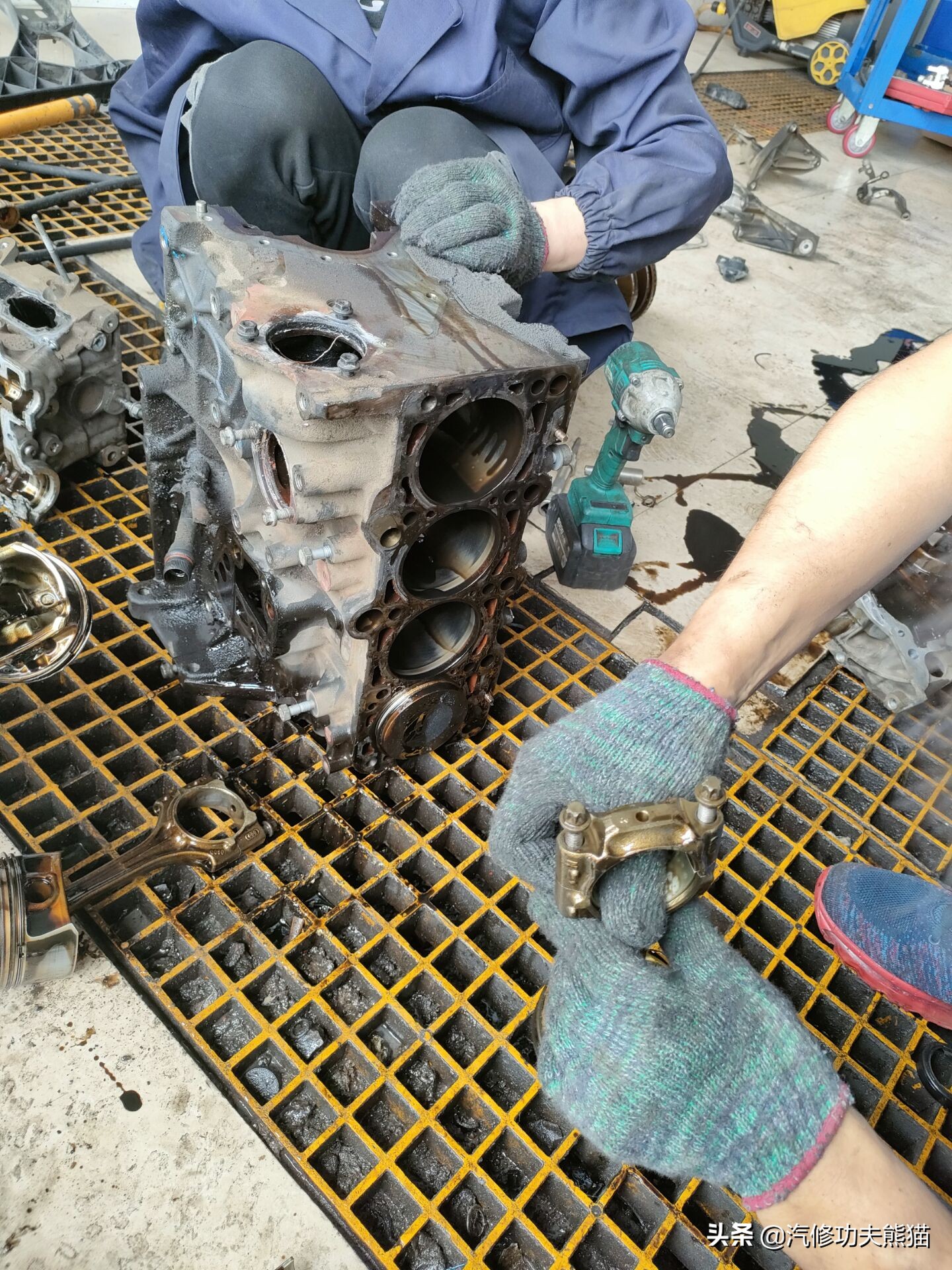 10年奥迪a6l2.0t烧机油维修,奥迪a6l2.0t烧机油吗