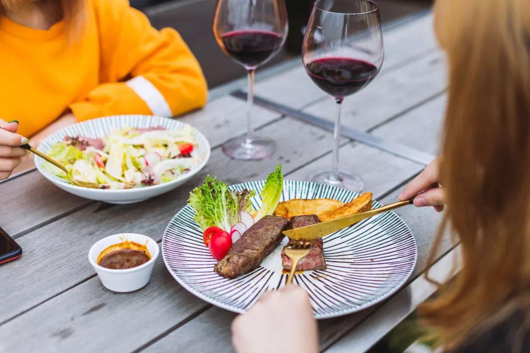 13000㎡运动餐厅，包足球场，打卡网红玻璃屋，集装箱，涂鸦楼梯