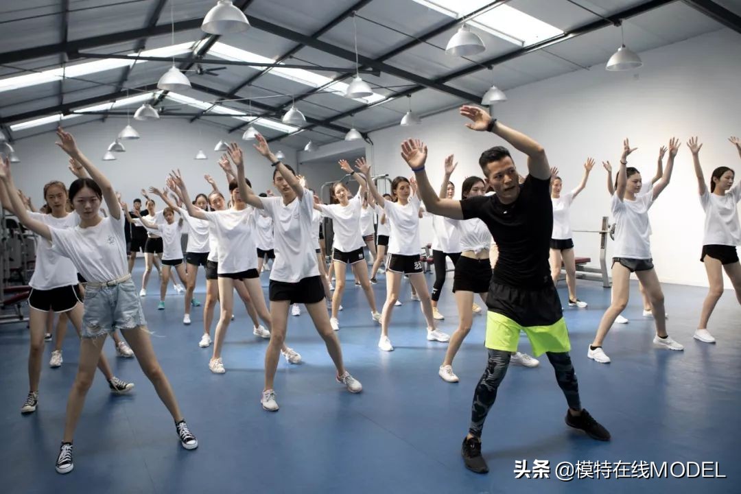 0基础当模特需要具备哪些条件,想做一名模特怎么入行