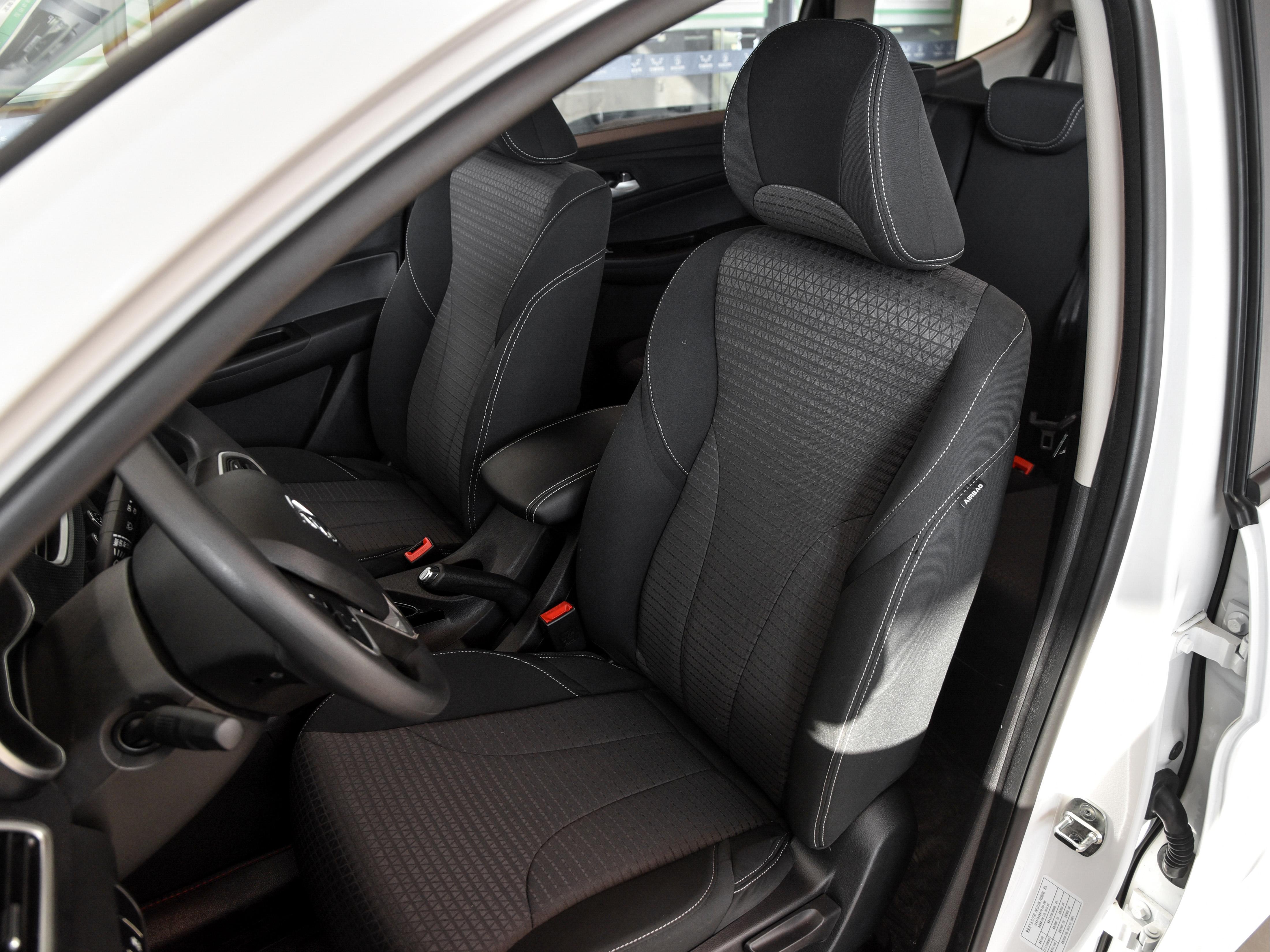 10万左右的大空间自动挡汽车,七座商务车10-15万宝骏730