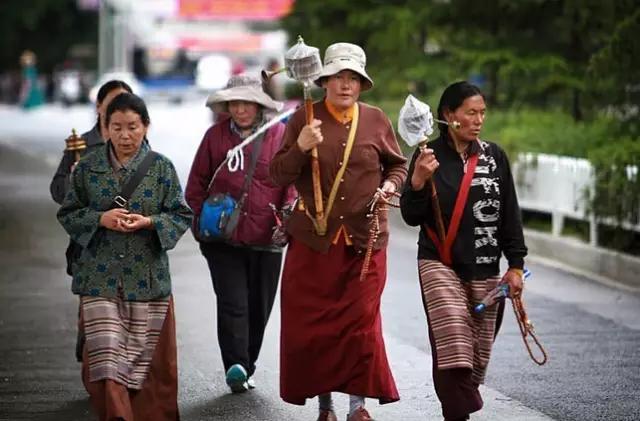 转经筒音乐完整,转经筒上的梵音