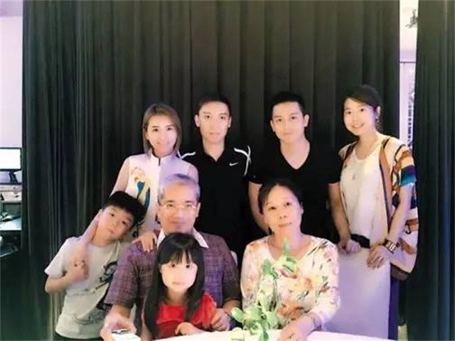 *咸平郎**：从“郎监管”到“江左霉郎”，一个经济学家的走红与坠落