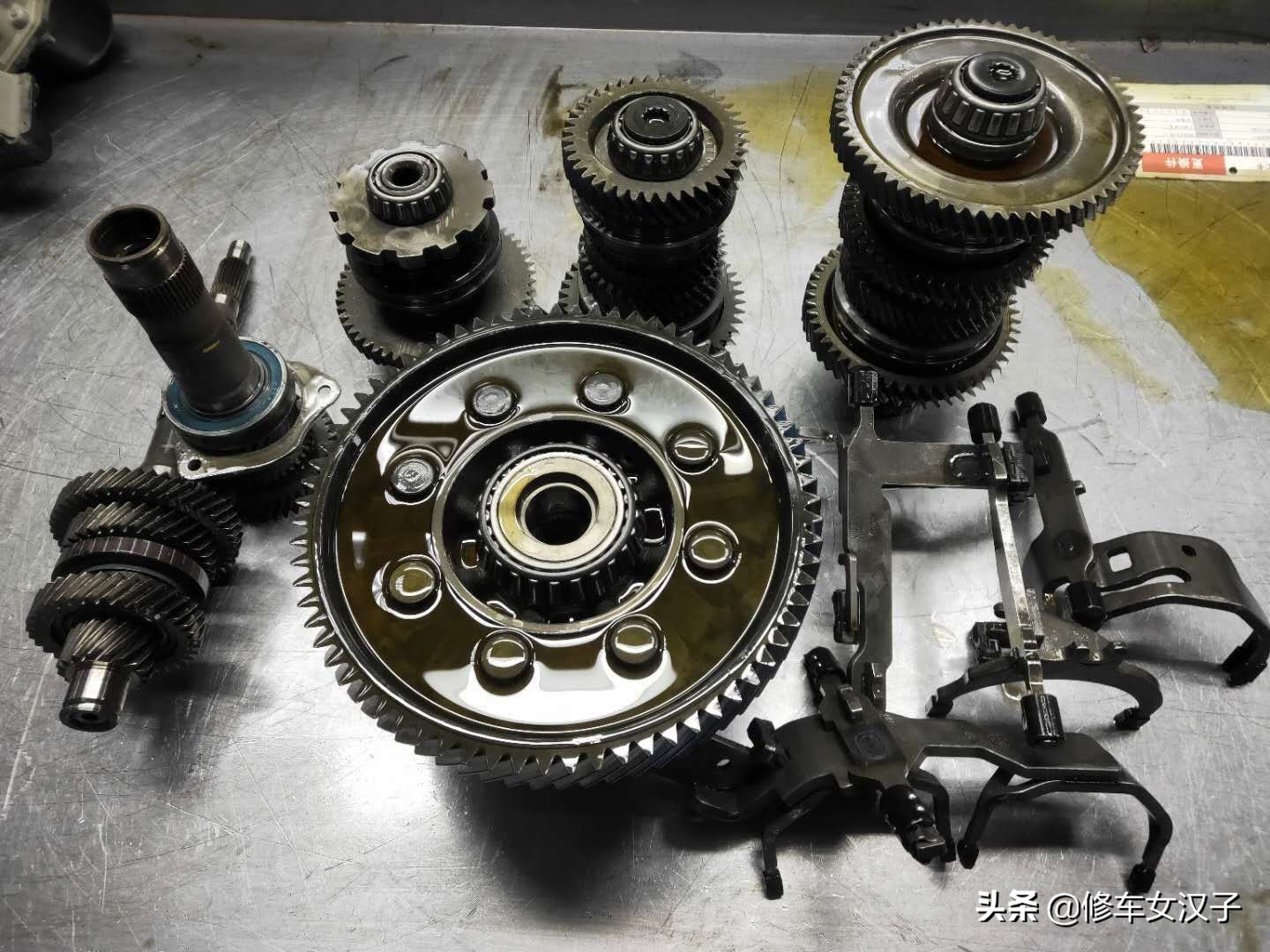 自动挡变速箱坏了可以改成手动挡,自动挡变速箱油不换什么症状