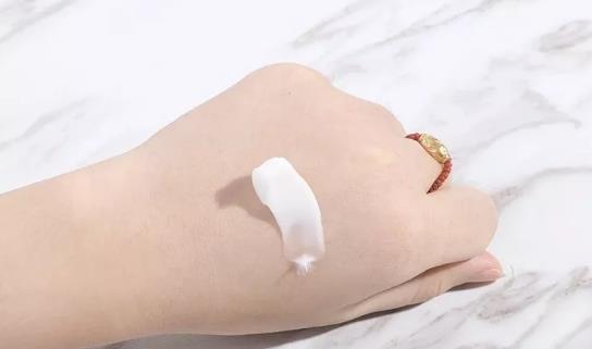 澳洲绵羊油与绵羊有关系吗,绵羊油和绵羊脂的区别