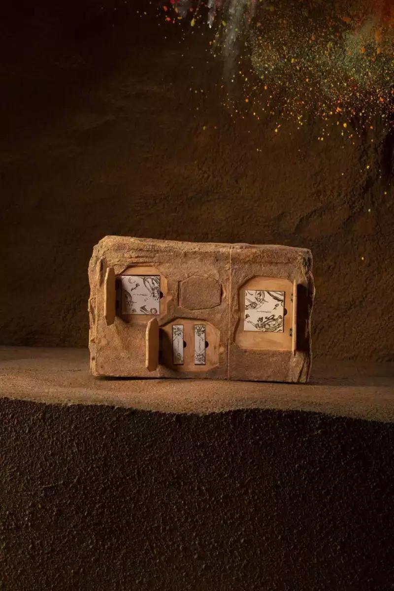 在李宁你不光能买到百纳配色弧ACE，甚至还能买到MAC彩妆