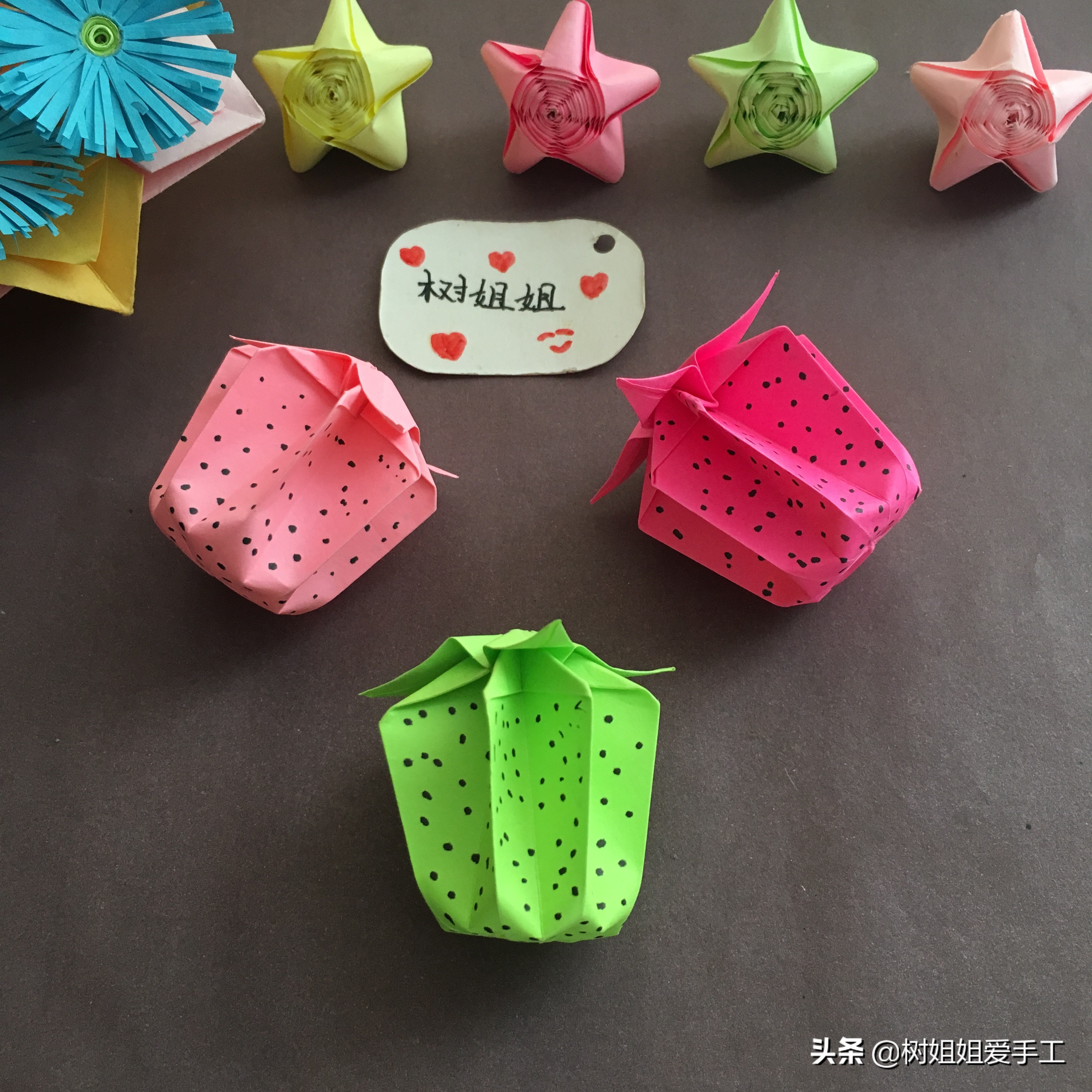 折纸草莓的折法简单,幼儿草莓折纸